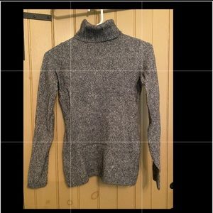 Quinn chashmere sweater